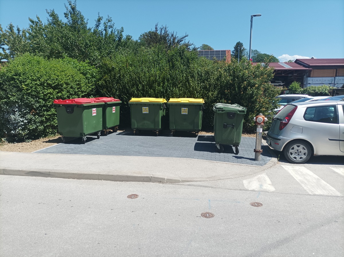 Sprememba lokacije in ureditev novega ekološkega otoka
