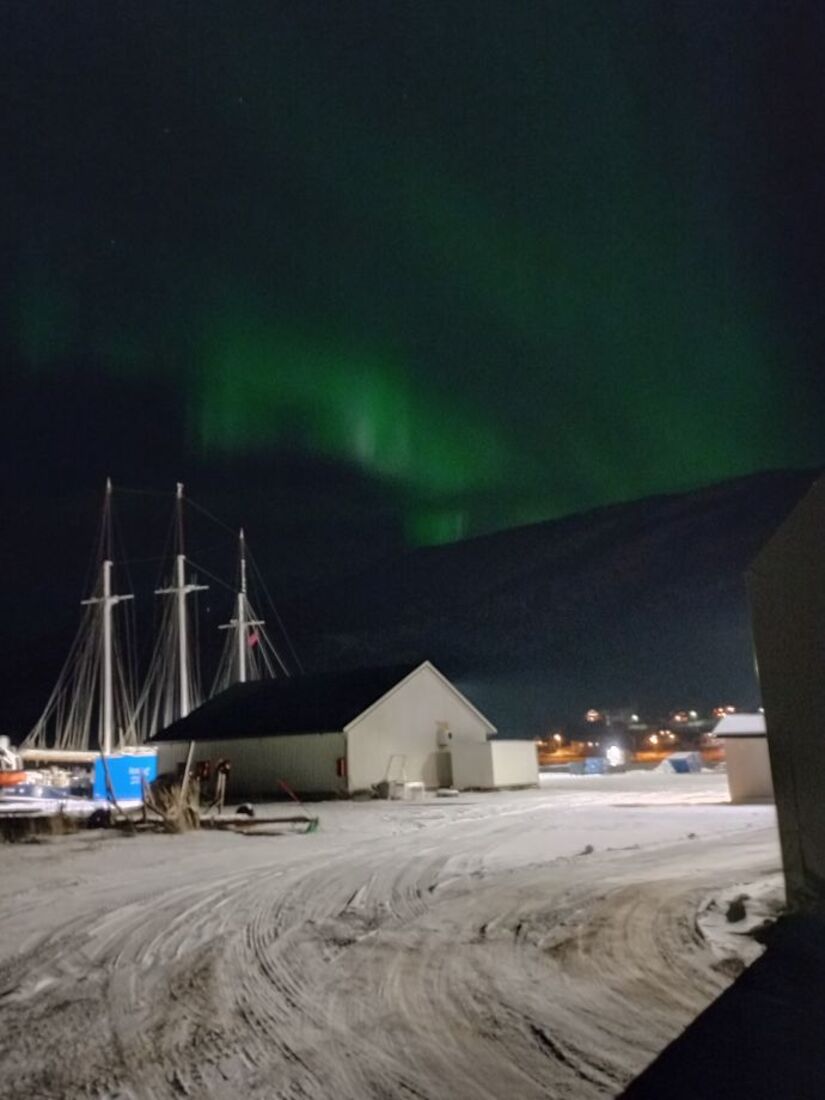 Barbara Popit: V objemu polarnega sija - z jadrnico po fjordih severne Norveške