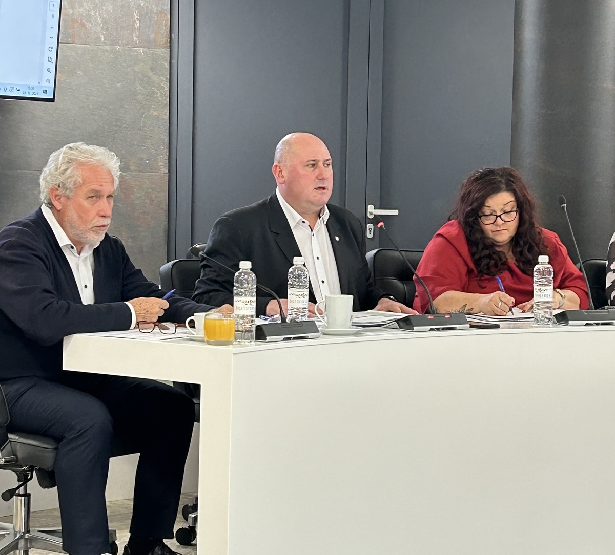 Šoštanjski svetniki potrdili osnutek proračuna za l. 2026 in izrazili nasprotovanje zapiranju poslovalnice NLB v Šoštanju