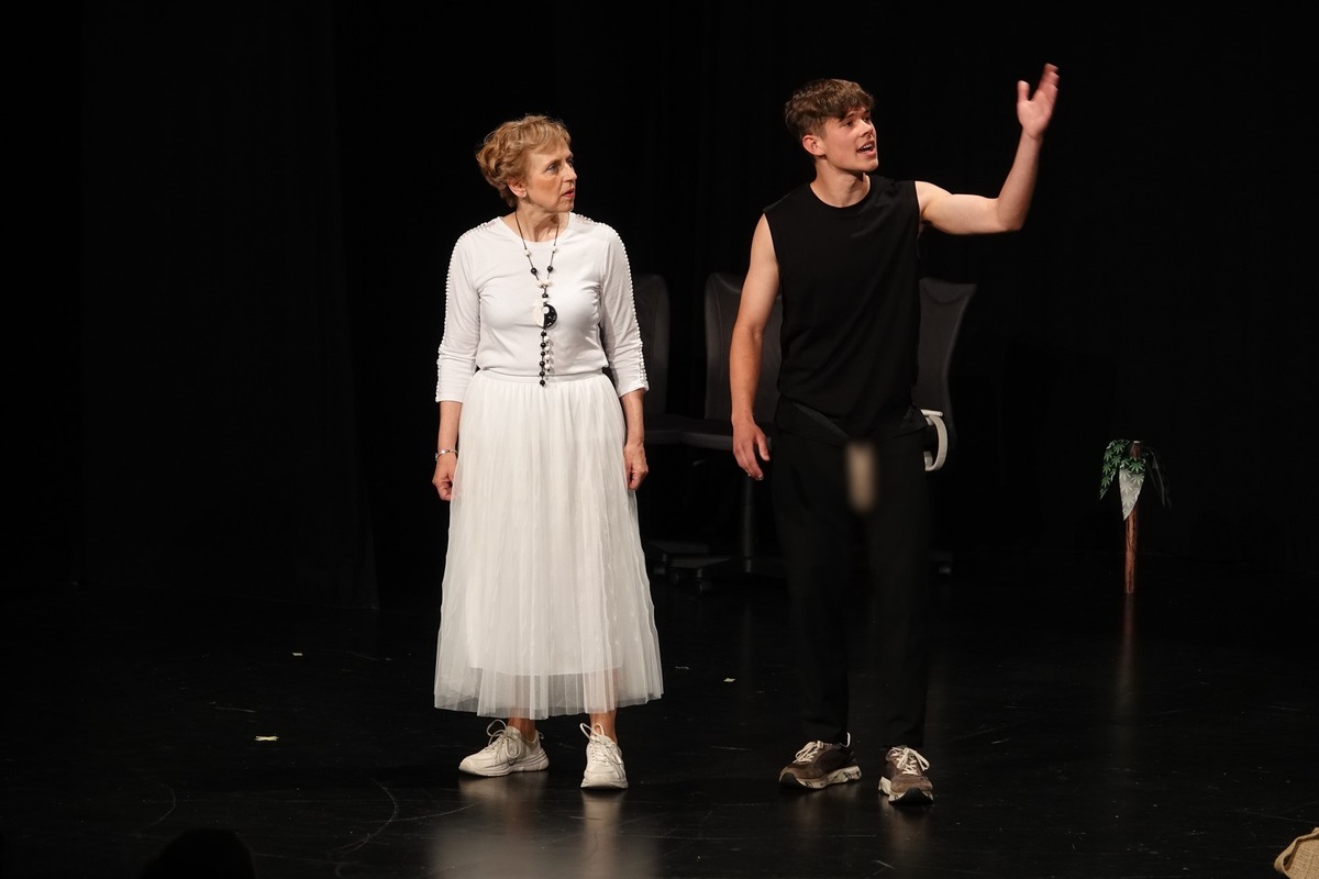 BOŽANSKA KOMEDIJA v izvedbi AgledaŠ - Amatersko gledališče Šoštanj