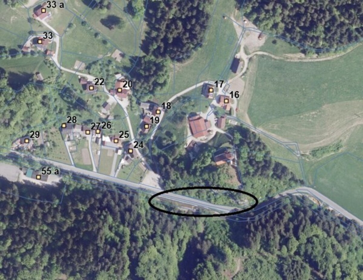 Zapora ceste v Florjanu pod cerkvijo