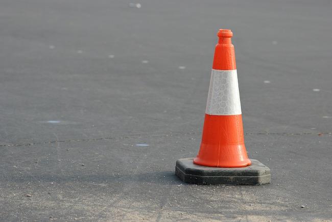 Zapora ceste od trafike do Mercatorja